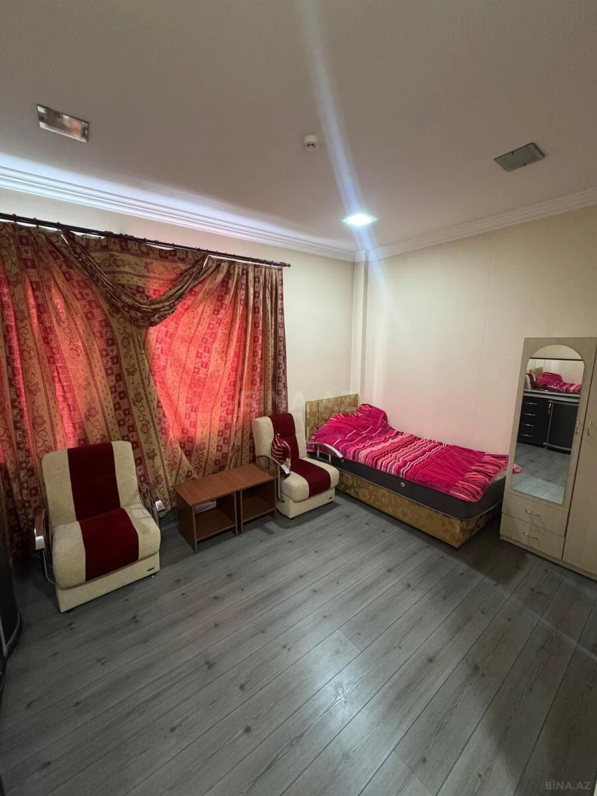 Kirayə verilir 8 otaqlı ofis 320 m²