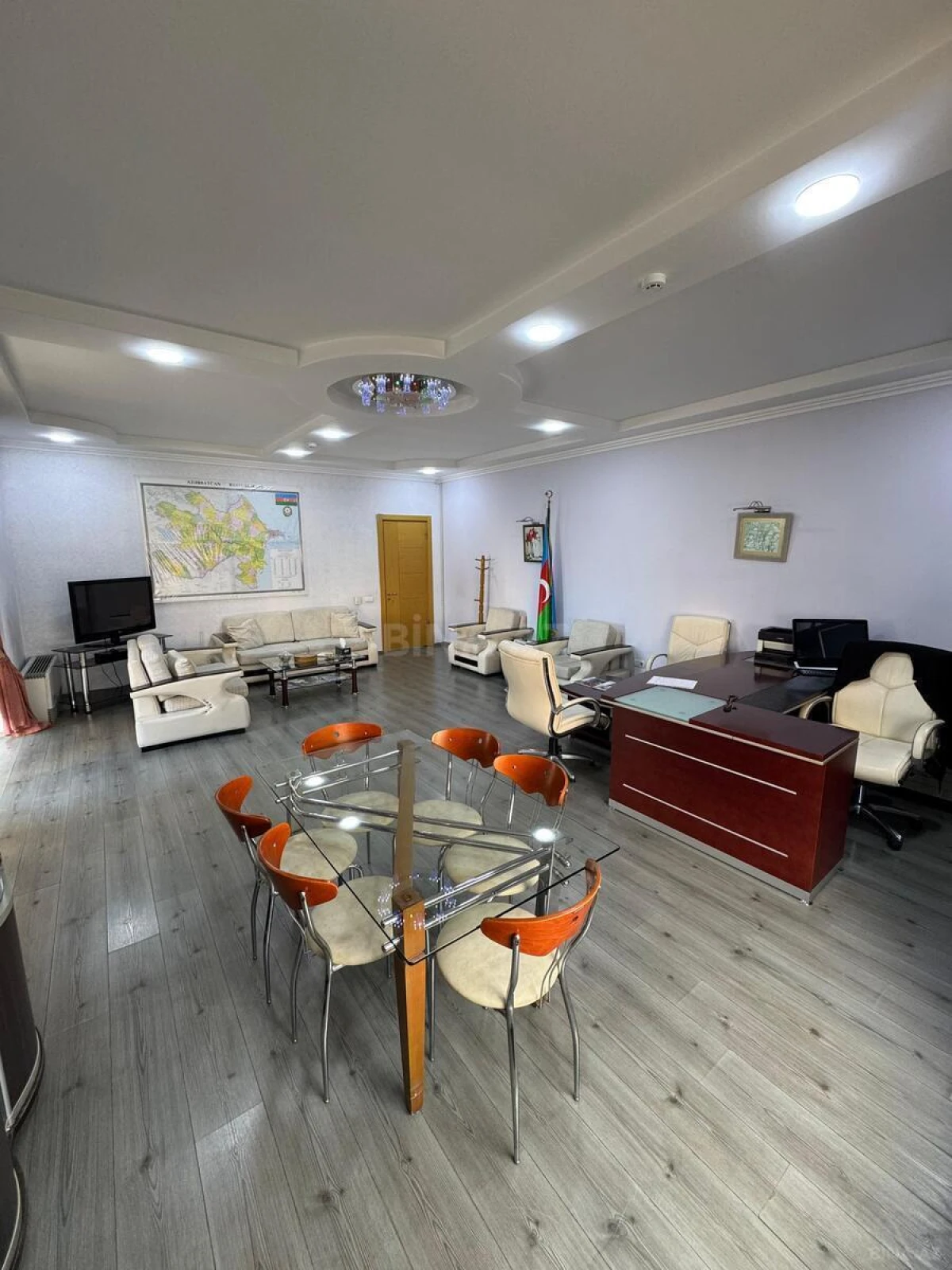Kirayə verilir 8 otaqlı ofis 320 m²