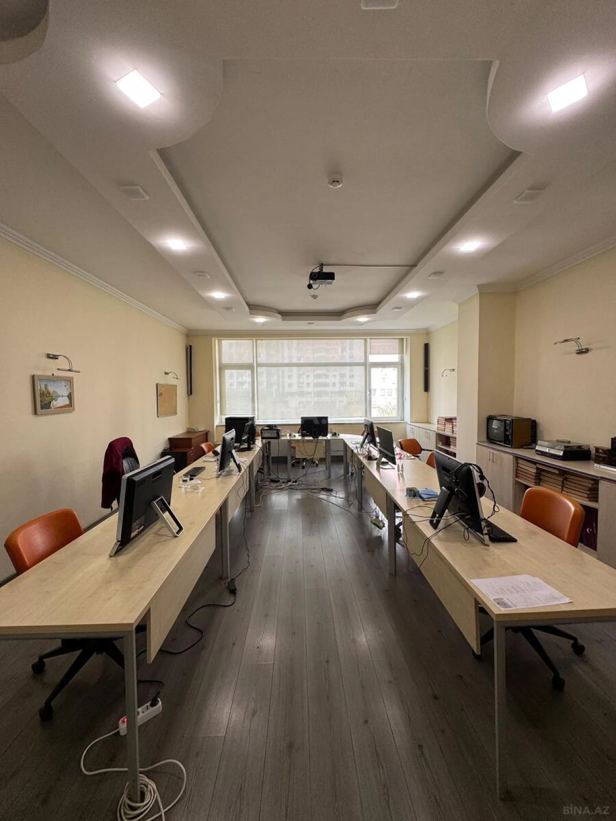 Kirayə verilir 8 otaqlı ofis 320 m²