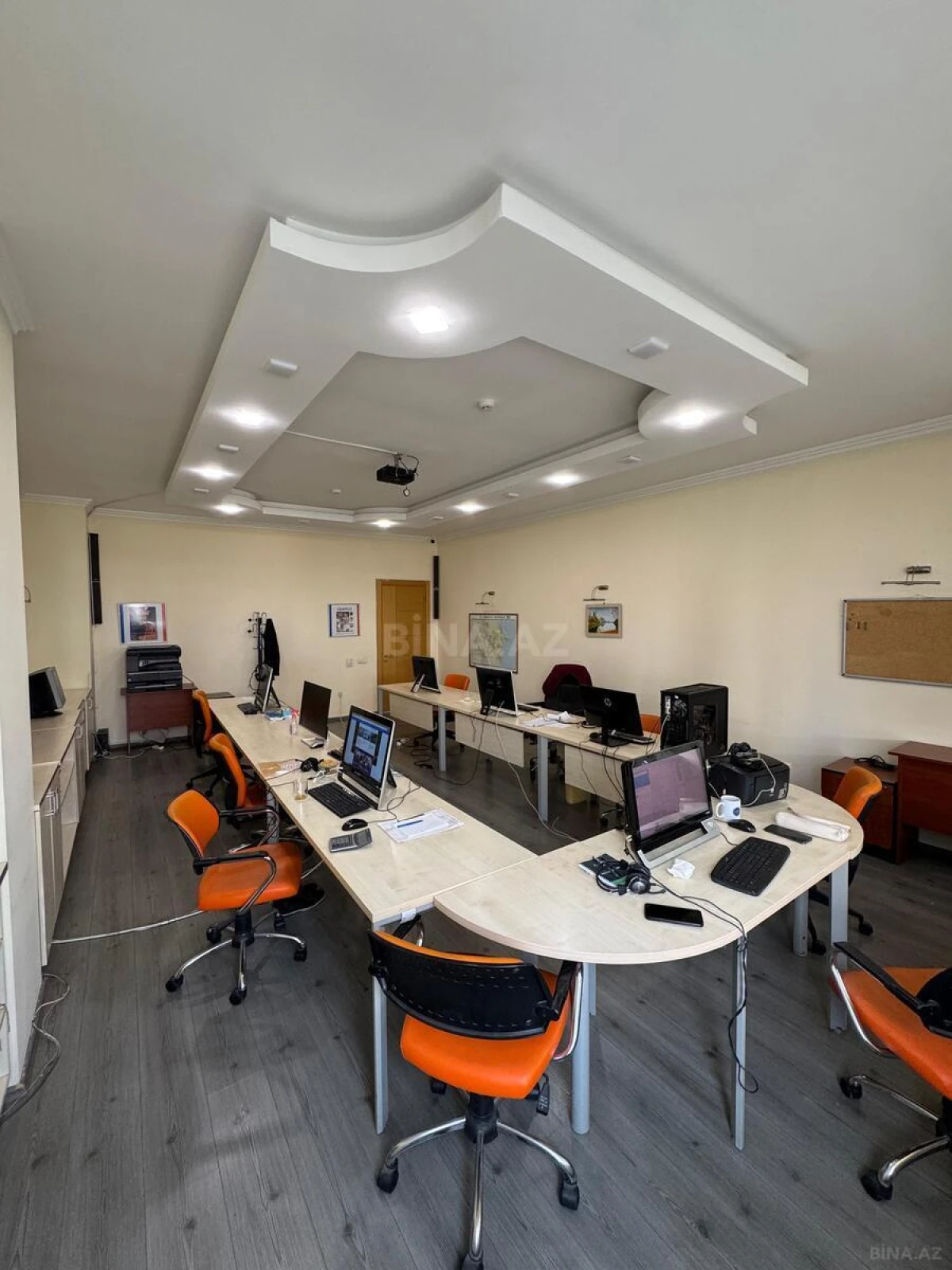 Kirayə verilir 8 otaqlı ofis 320 m²
