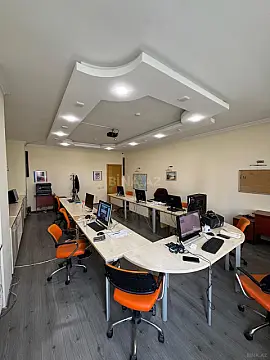 Kirayə verilir 8 otaqlı ofis 320 m²