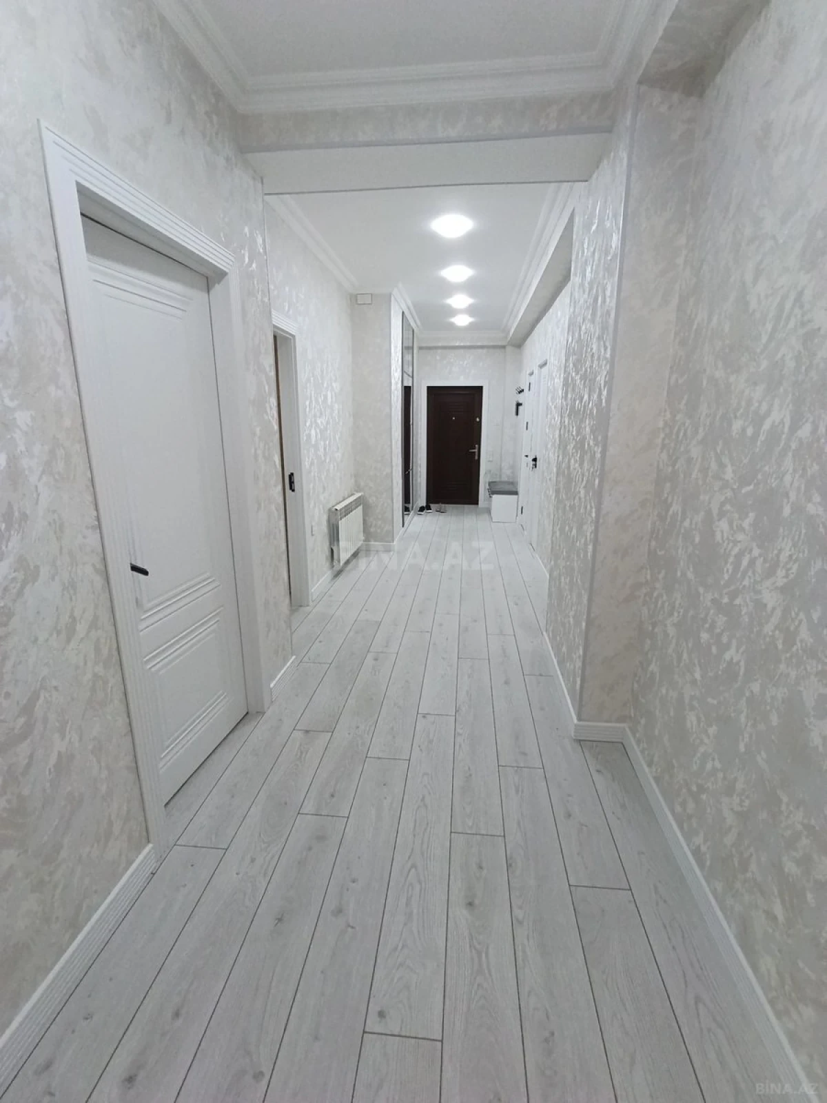 Kirayə verilir 2 otaqlı mənzil 85 m²