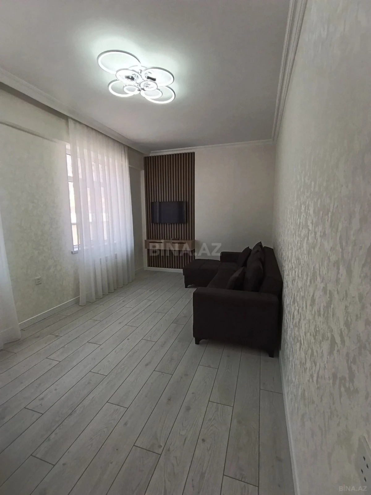 Kirayə verilir 2 otaqlı mənzil 85 m²