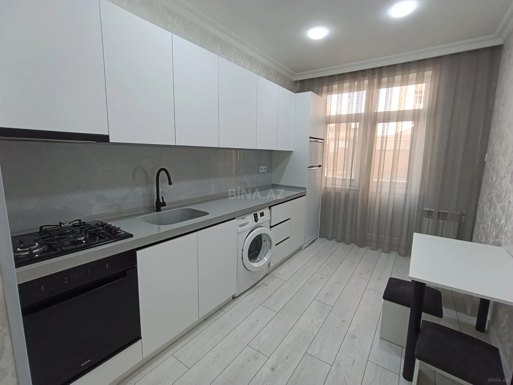 Kirayə verilir 2 otaqlı mənzil 85 m²