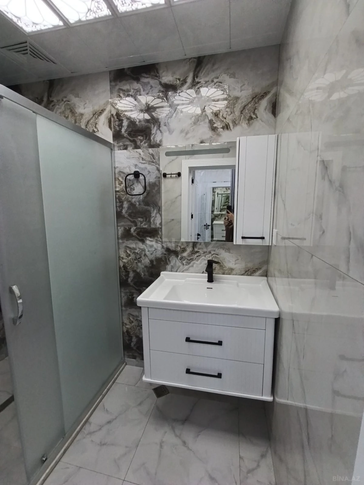 Kirayə verilir 2 otaqlı mənzil 85 m²