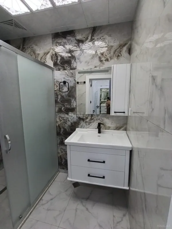 Kirayə verilir 2 otaqlı mənzil 85 m²