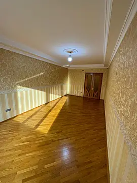 Satılır 4 otaqlı mənzil 160 m²