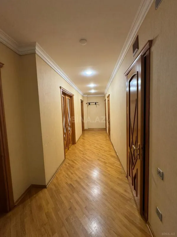 Satılır 4 otaqlı mənzil 160 m²