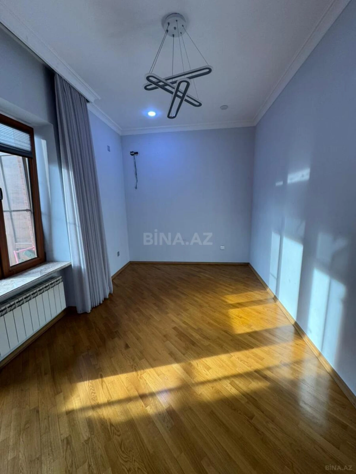 Satılır 4 otaqlı mənzil 160 m²