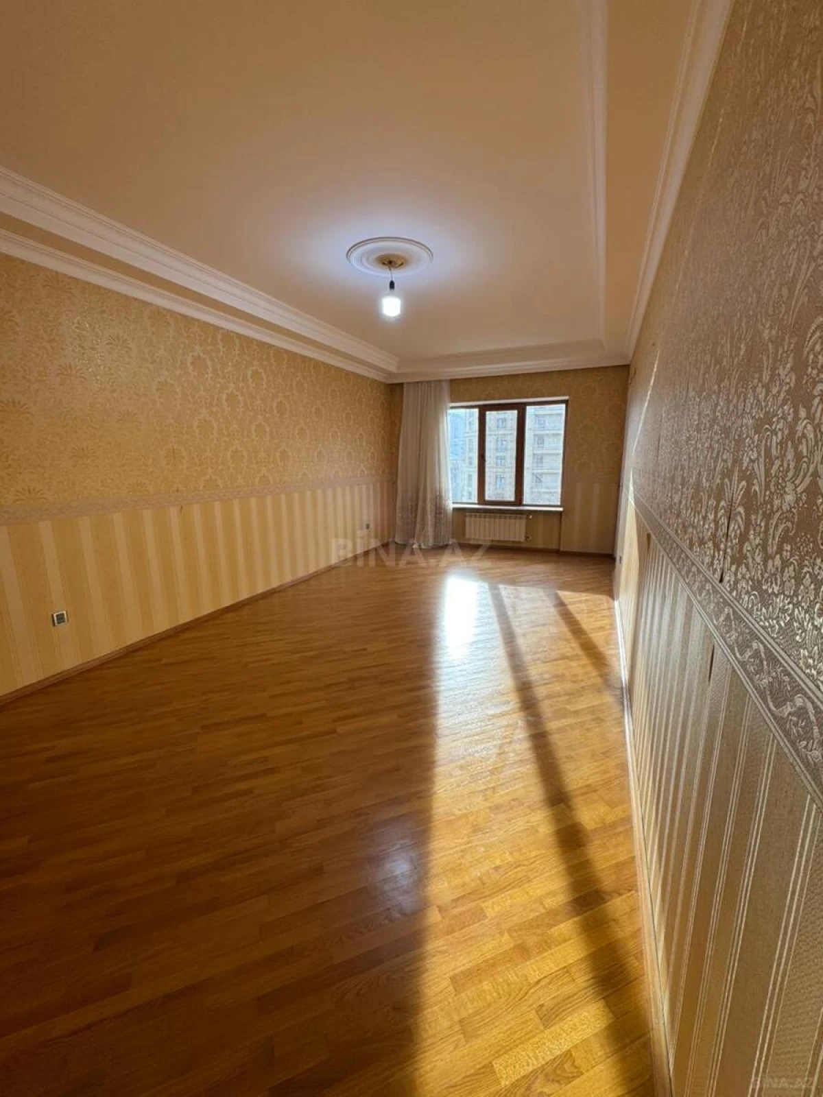 Satılır 4 otaqlı mənzil 160 m²