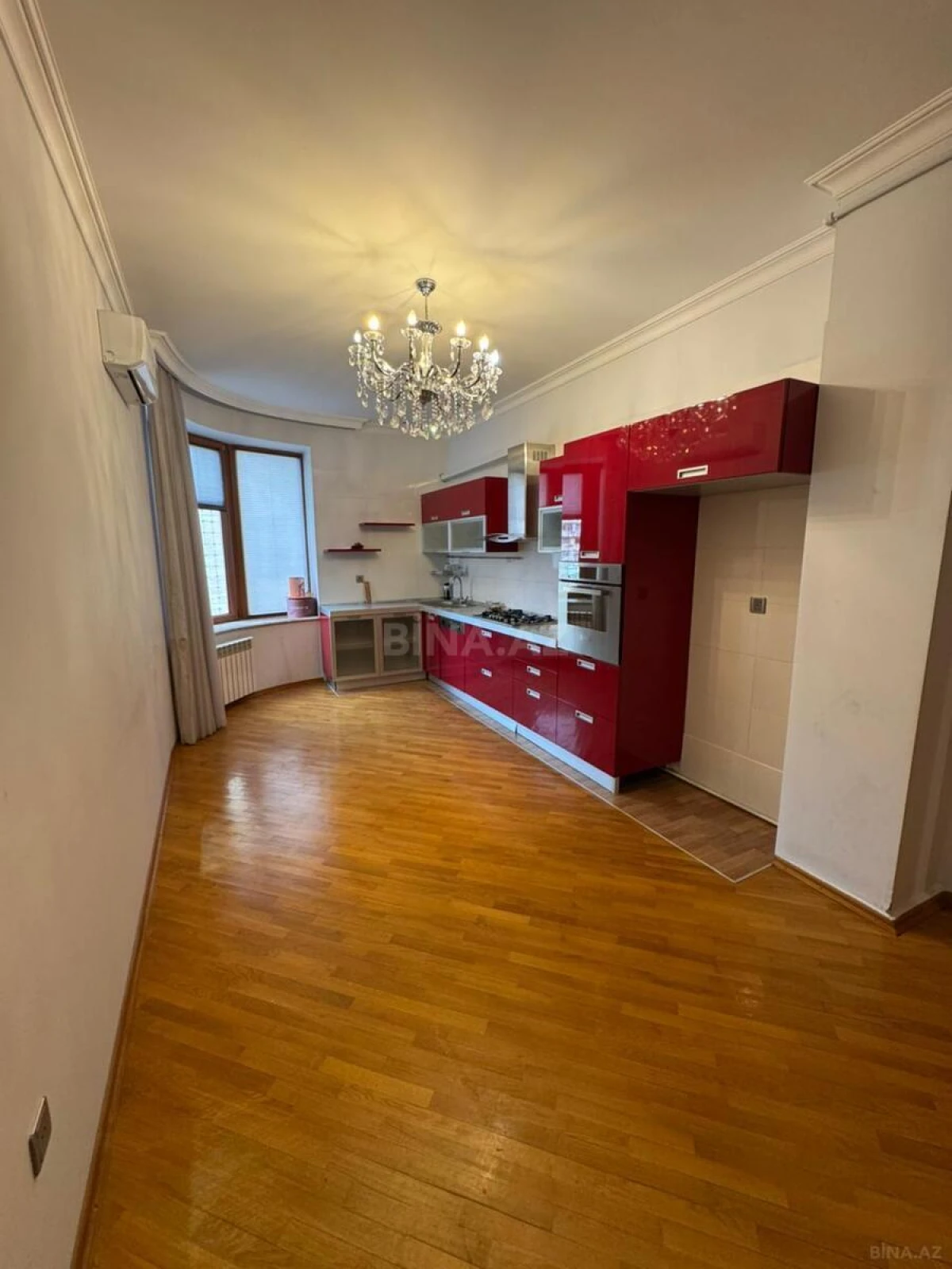 Satılır 4 otaqlı mənzil 160 m²