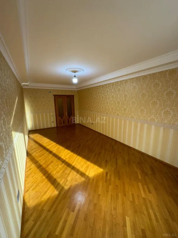 Satılır 4 otaqlı mənzil 160 m²