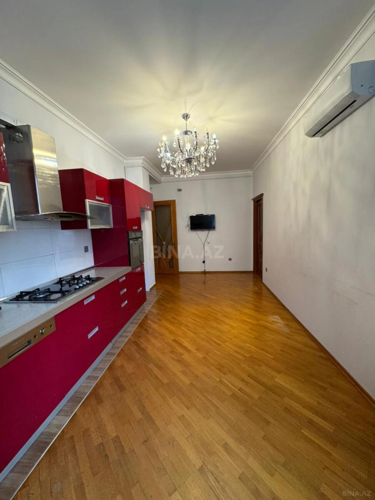 Satılır 4 otaqlı mənzil 160 m²