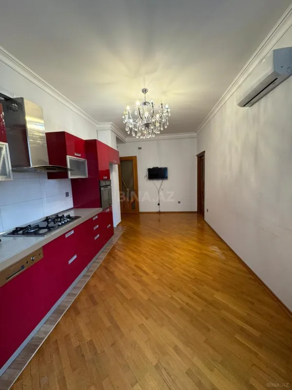 Satılır 4 otaqlı mənzil 160 m²