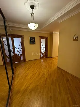 Satılır 4 otaqlı mənzil 160 m²