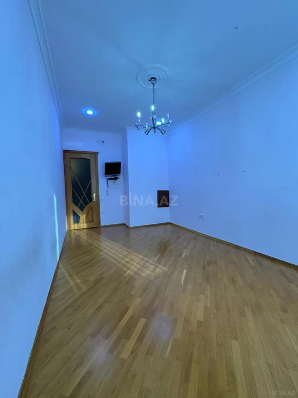 Satılır 4 otaqlı mənzil 160 m²