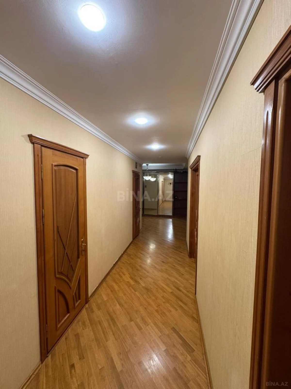 Satılır 4 otaqlı mənzil 160 m²