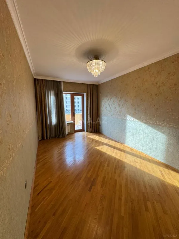 Satılır 4 otaqlı mənzil 160 m²