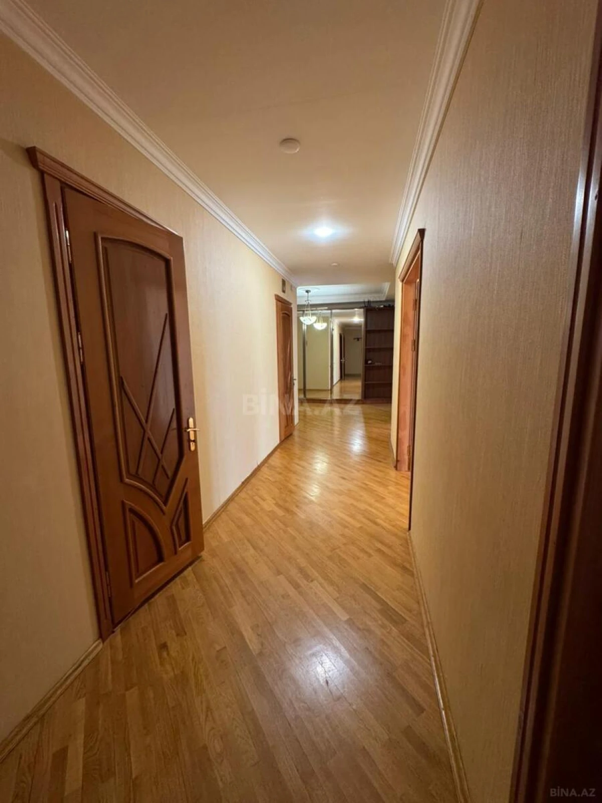 Satılır 4 otaqlı mənzil 160 m²