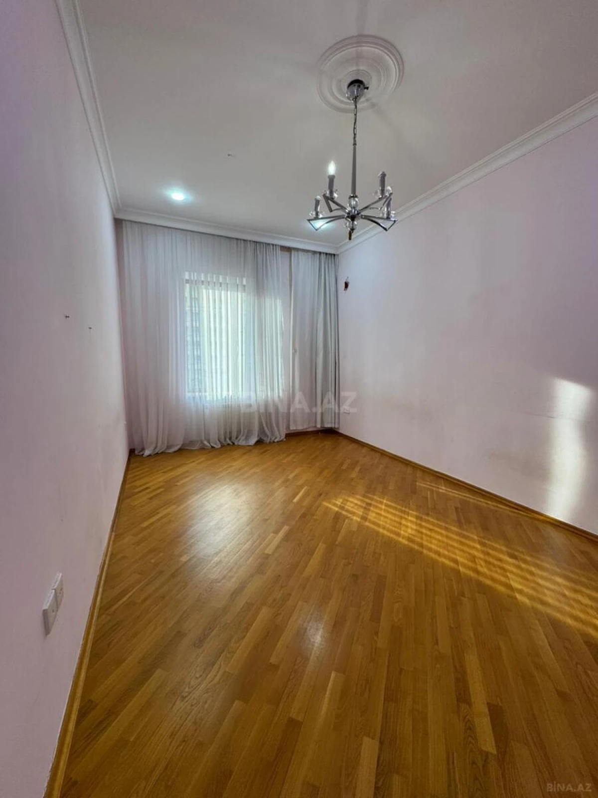 Satılır 4 otaqlı mənzil 160 m²