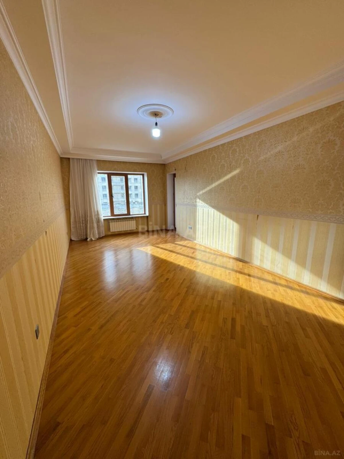 Satılır 4 otaqlı mənzil 160 m²