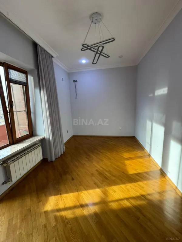Satılır 4 otaqlı mənzil 160 m²