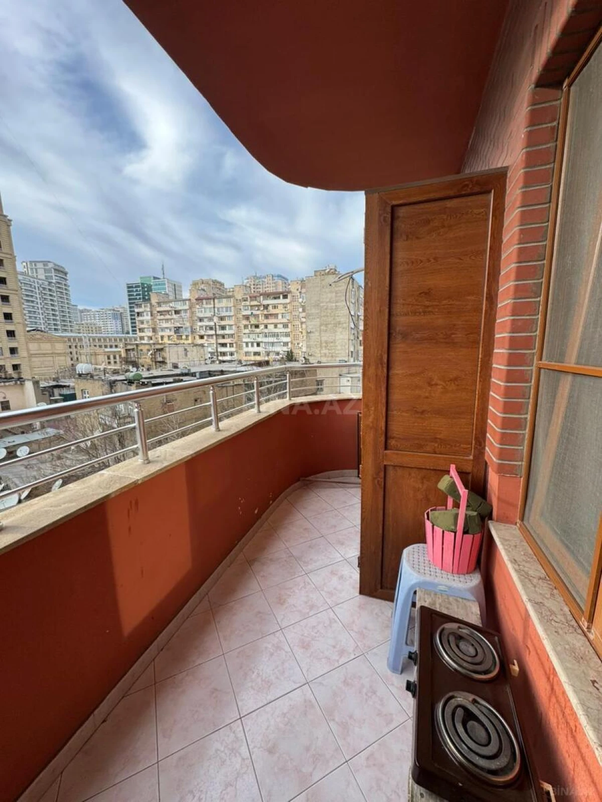 Satılır 4 otaqlı mənzil 160 m²