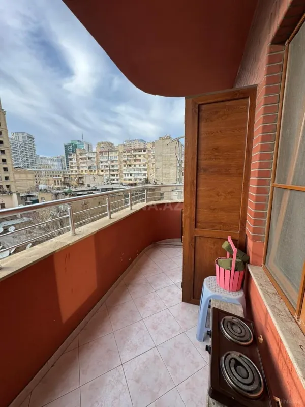 Satılır 4 otaqlı mənzil 160 m²