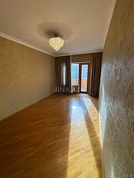 Satılır 4 otaqlı mənzil 160 m²
