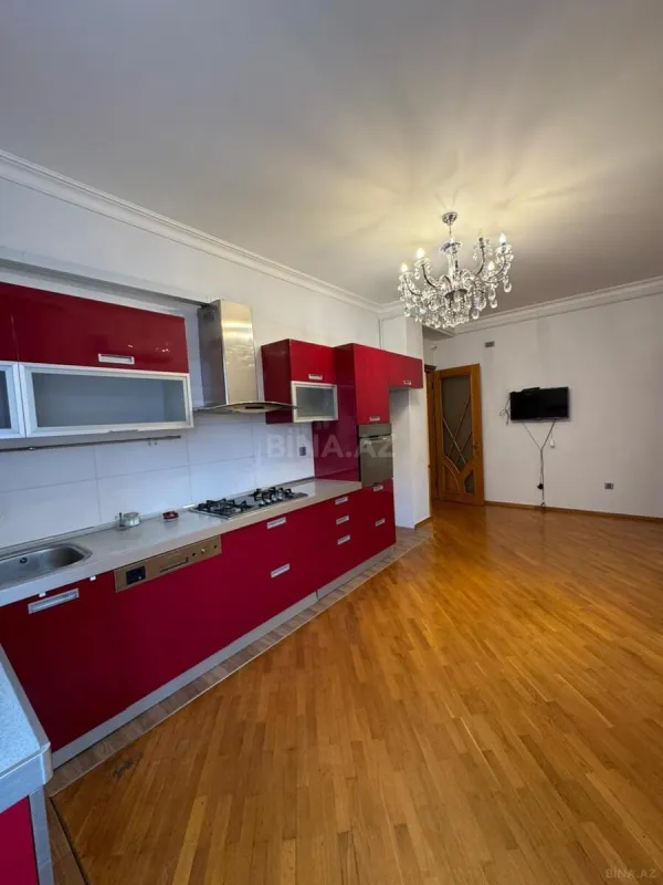 Satılır 4 otaqlı mənzil 160 m²