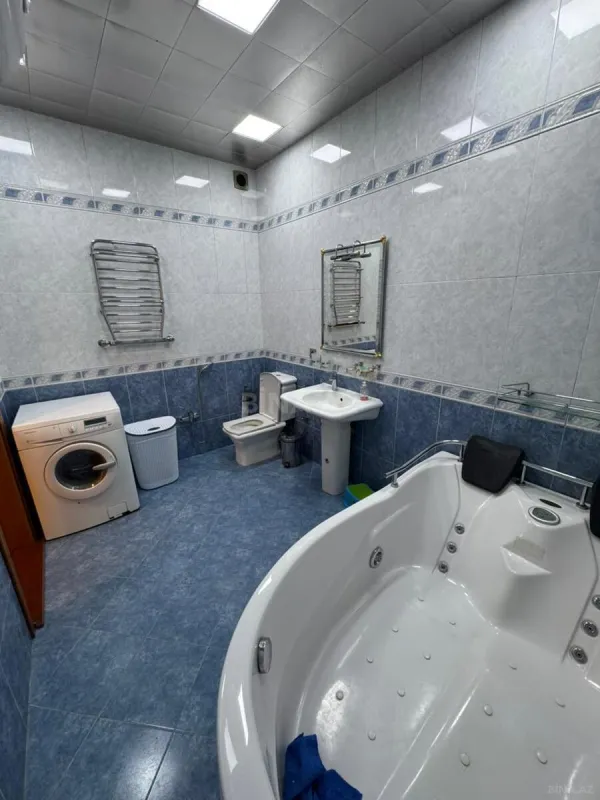 Satılır 4 otaqlı mənzil 160 m²