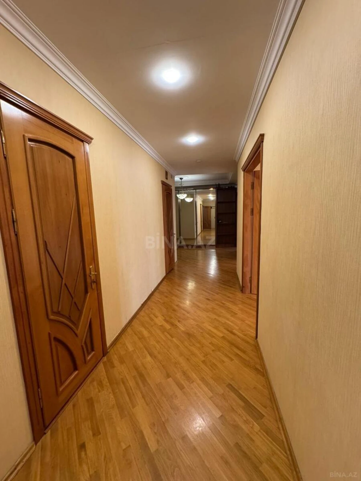 Satılır 4 otaqlı mənzil 160 m²