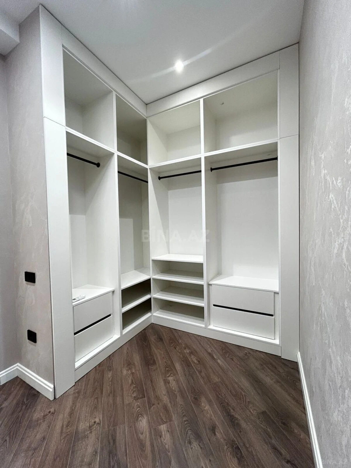 Satılır 2 otaqlı mənzil 81 m²