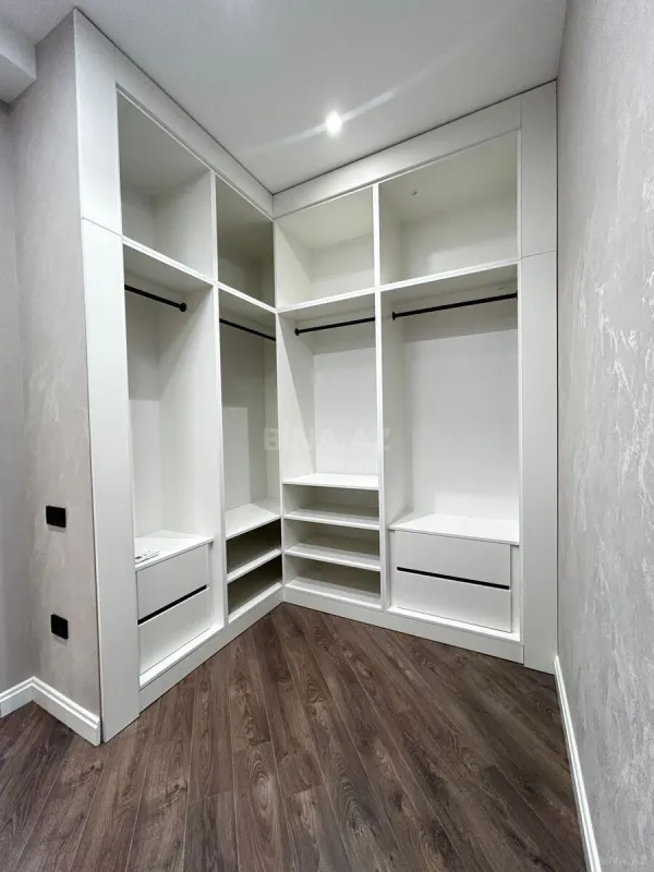 Satılır 2 otaqlı mənzil 81 m²