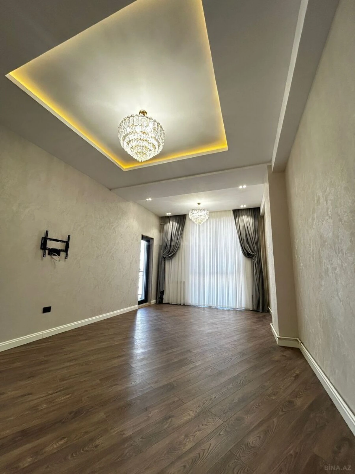 Satılır 2 otaqlı mənzil 81 m²