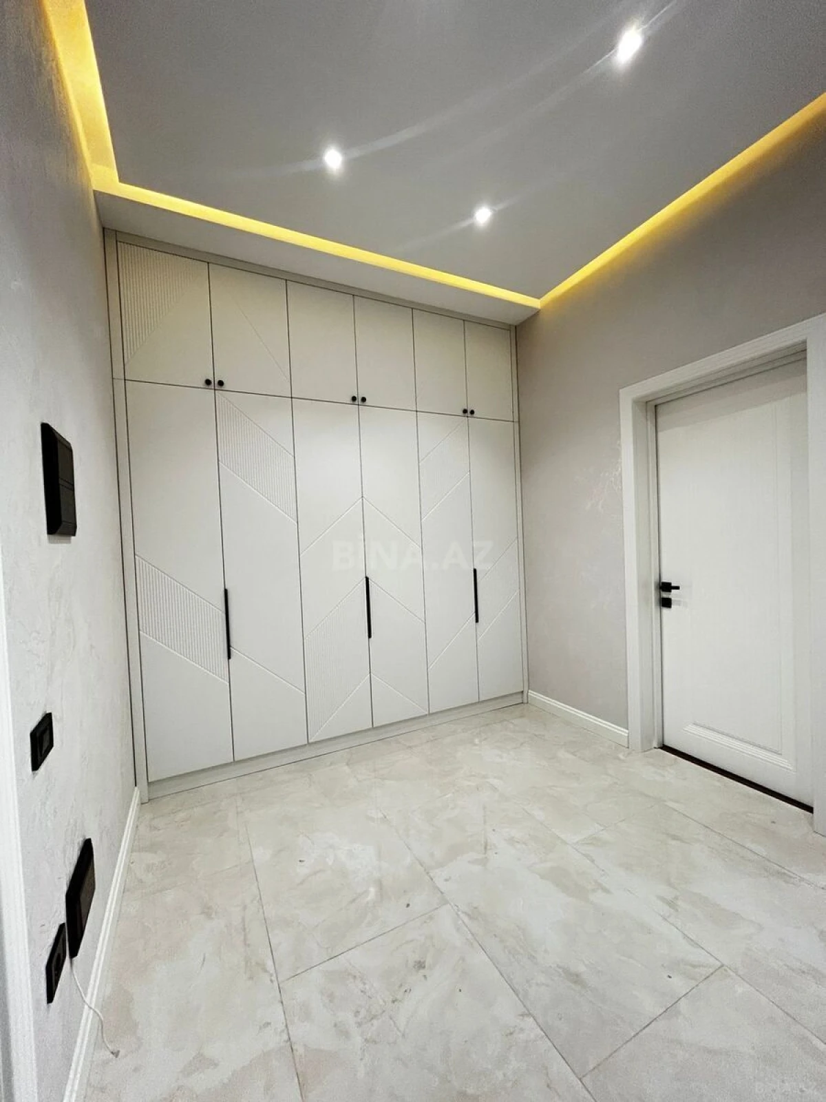 Satılır 2 otaqlı mənzil 81 m²