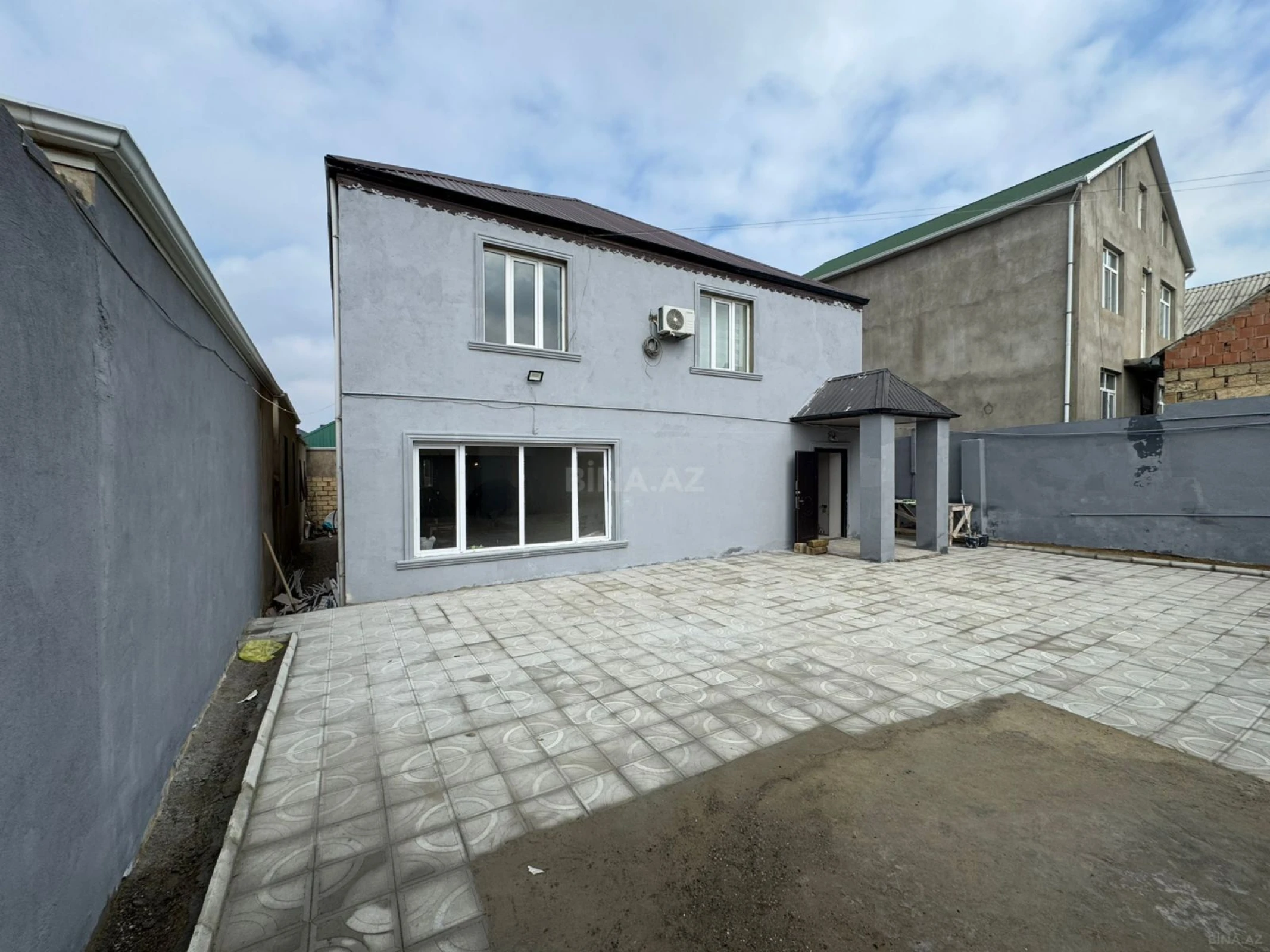 Satılır 6 otaqlı həyət evi 270 m²