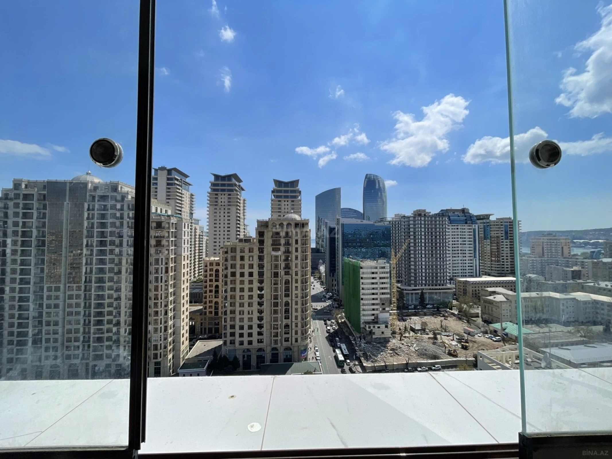 Kirayə verilir 3 otaqlı mənzil 135 m²