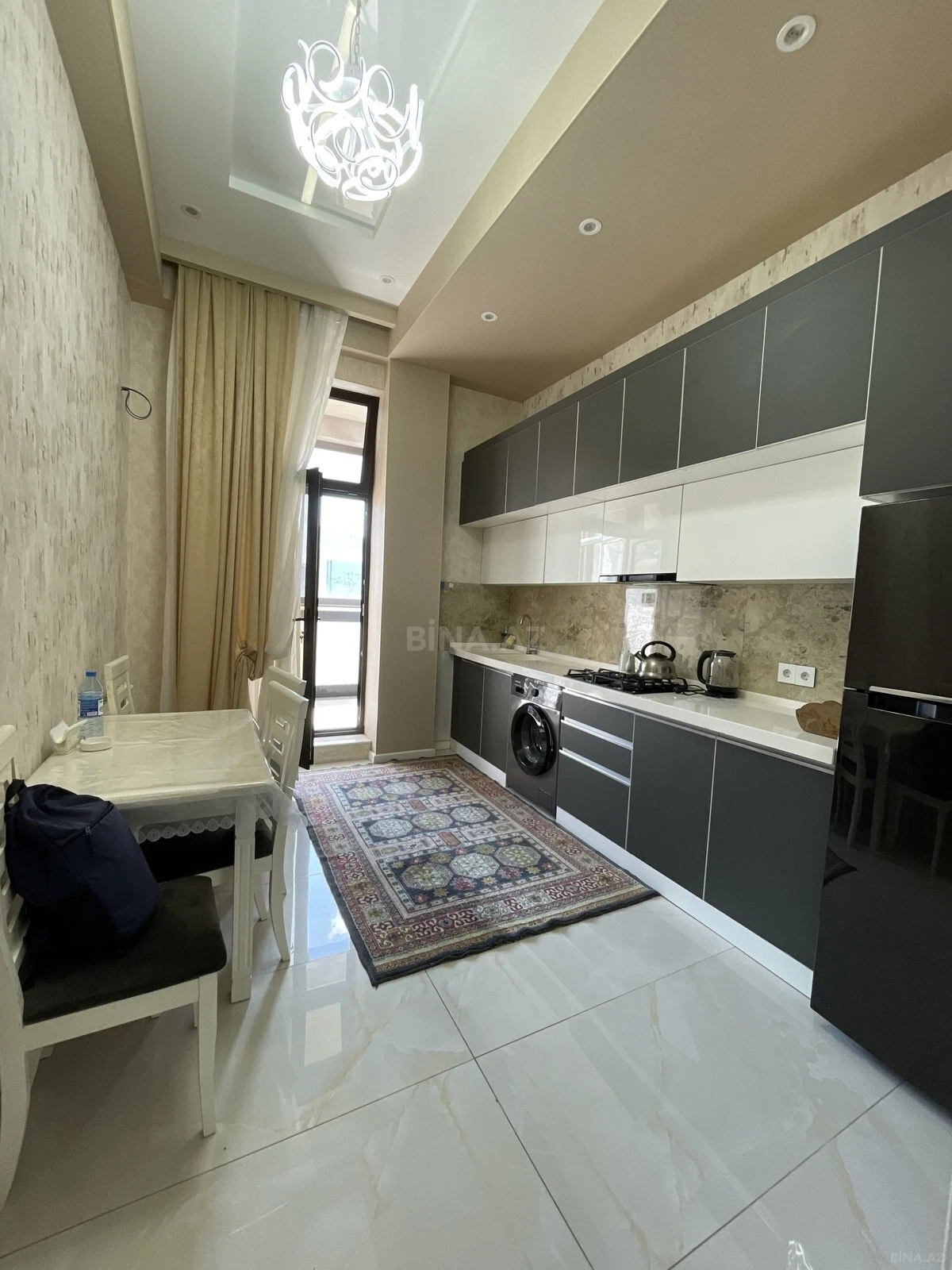 Kirayə verilir 3 otaqlı mənzil 135 m²