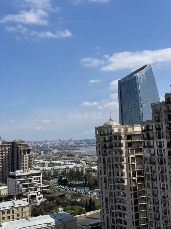 Kirayə verilir 3 otaqlı mənzil 135 m²