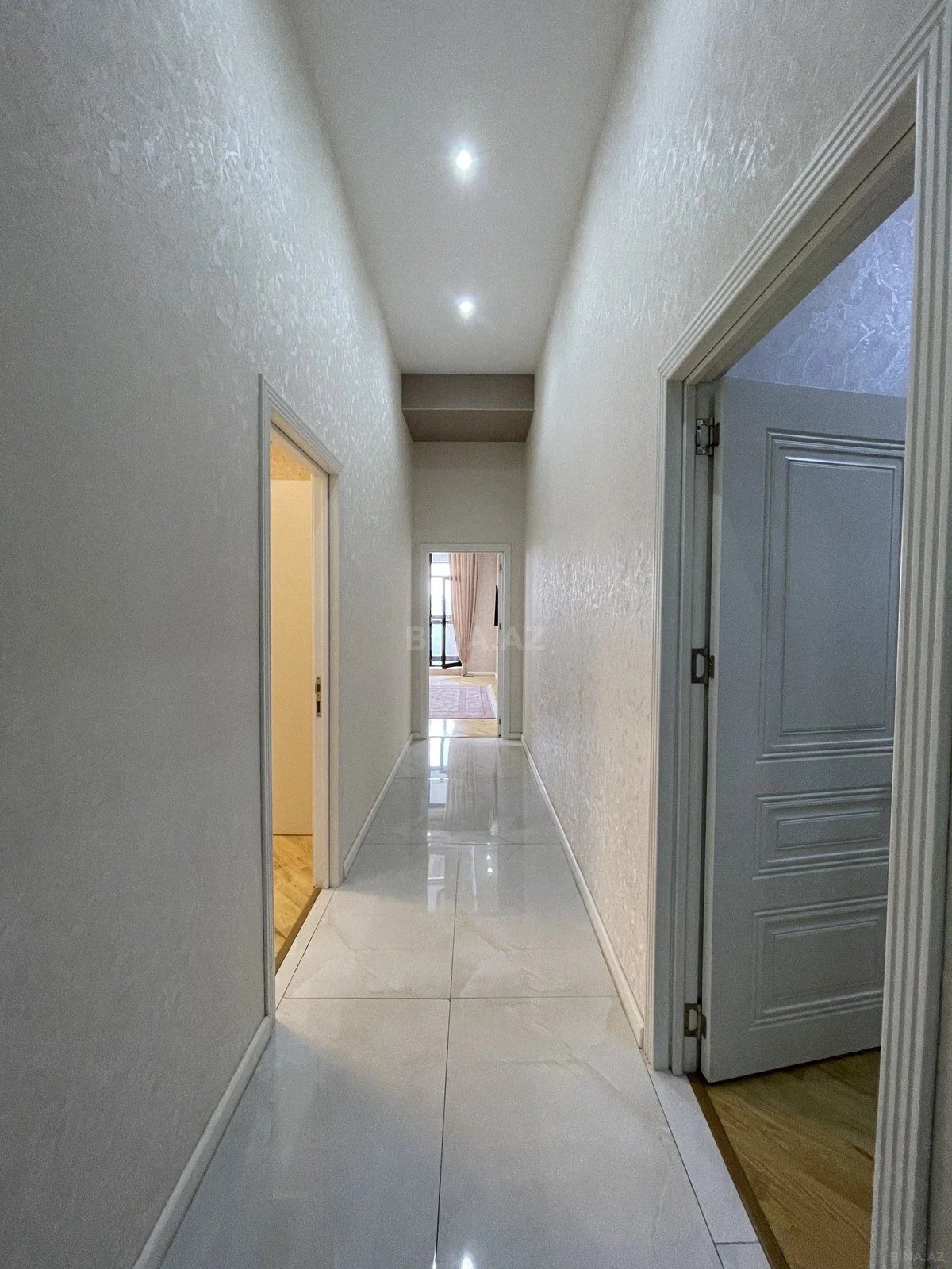 Kirayə verilir 3 otaqlı mənzil 135 m²