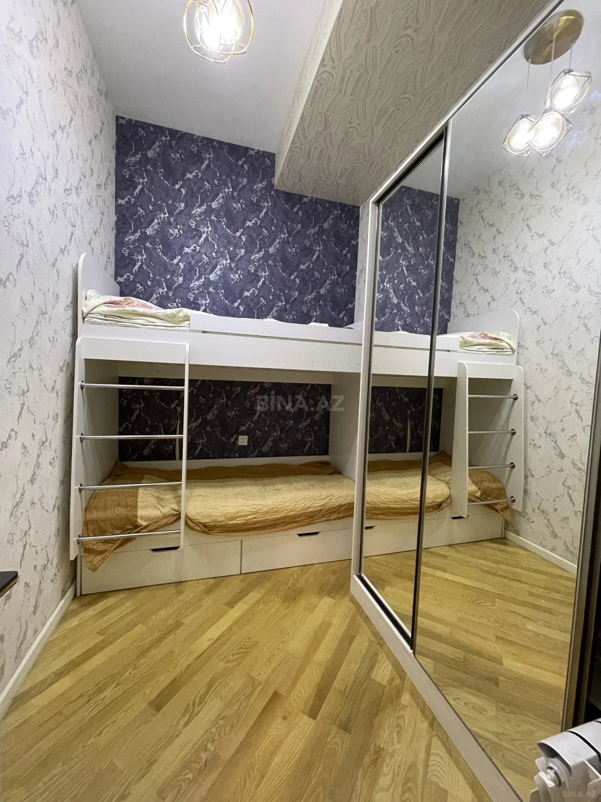 Kirayə verilir 3 otaqlı mənzil 135 m²
