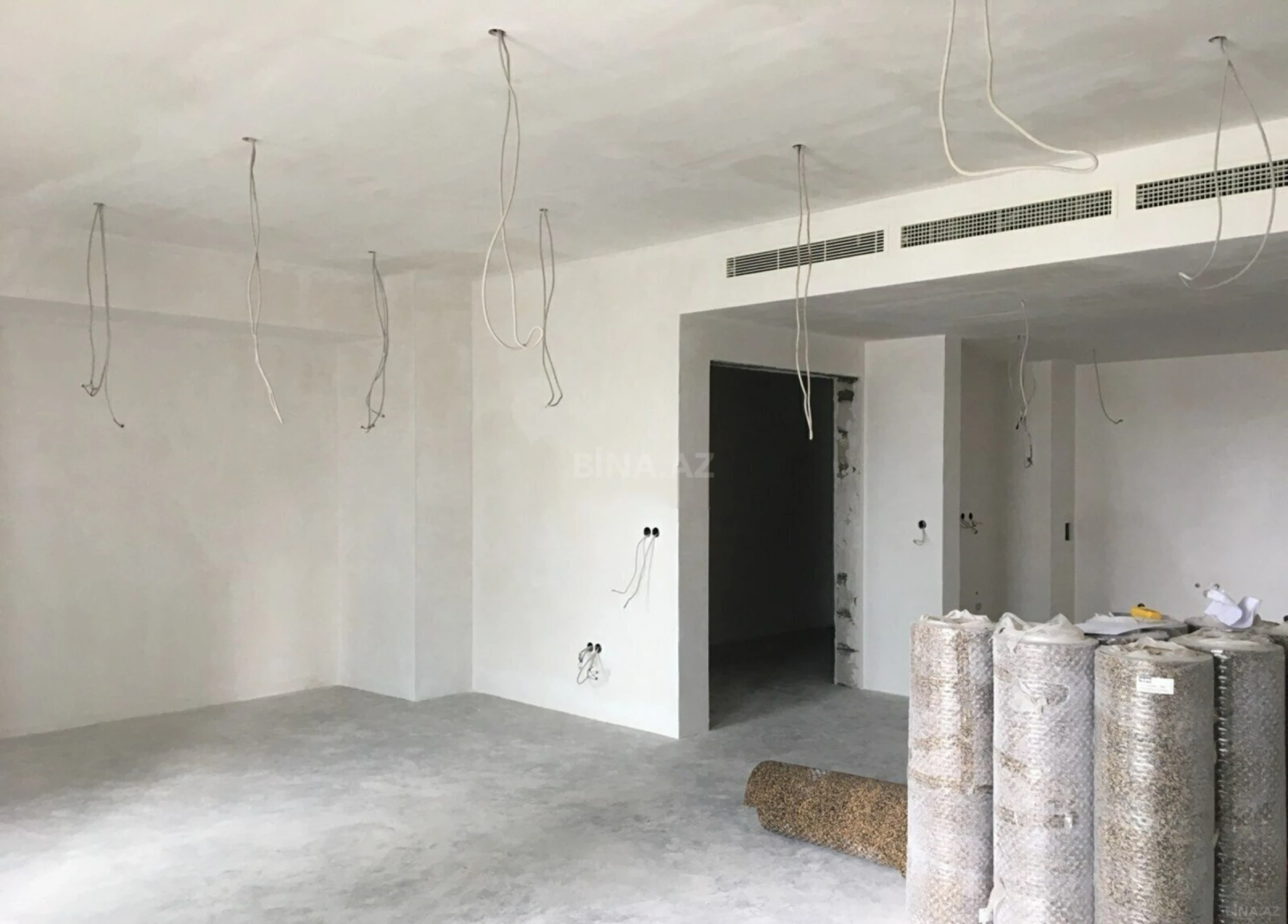 Satılır 4 otaqlı mənzil 175 m²