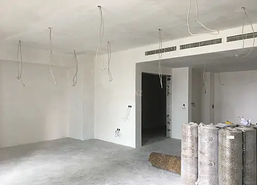 Satılır 4 otaqlı mənzil 175 m²