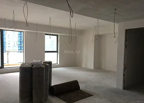 Satılır 4 otaqlı mənzil 175 m²