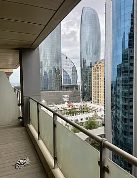 Satılır 4 otaqlı mənzil 175 m²