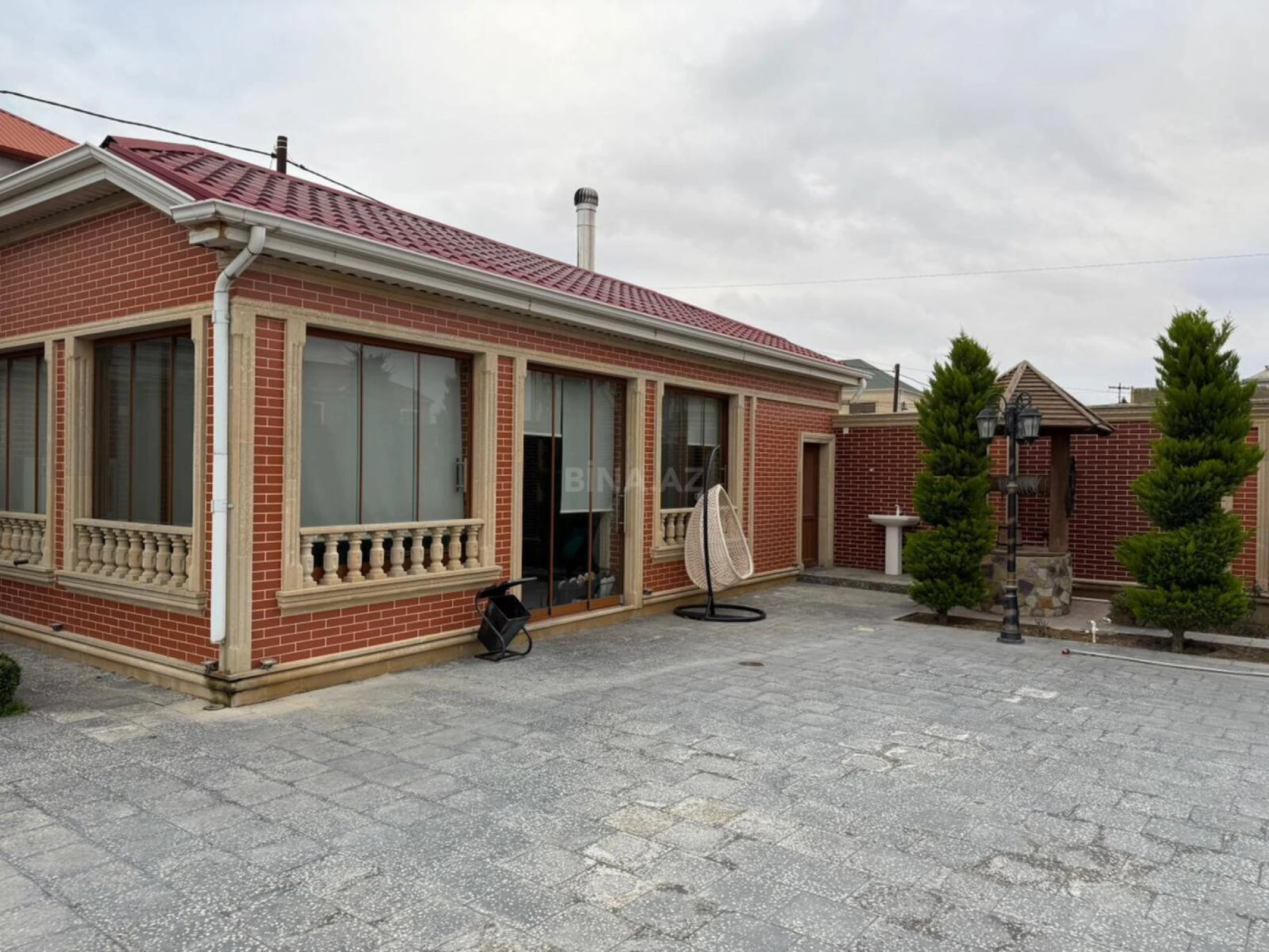 Satılır 7 otaqlı həyət evi 385 m²