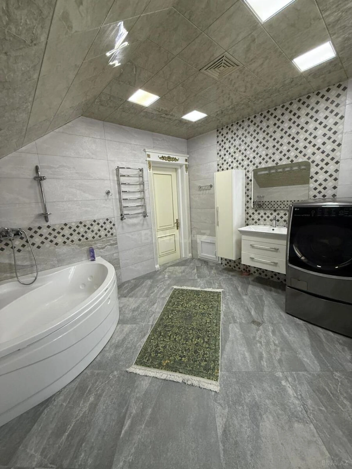 Satılır 7 otaqlı həyət evi 385 m²