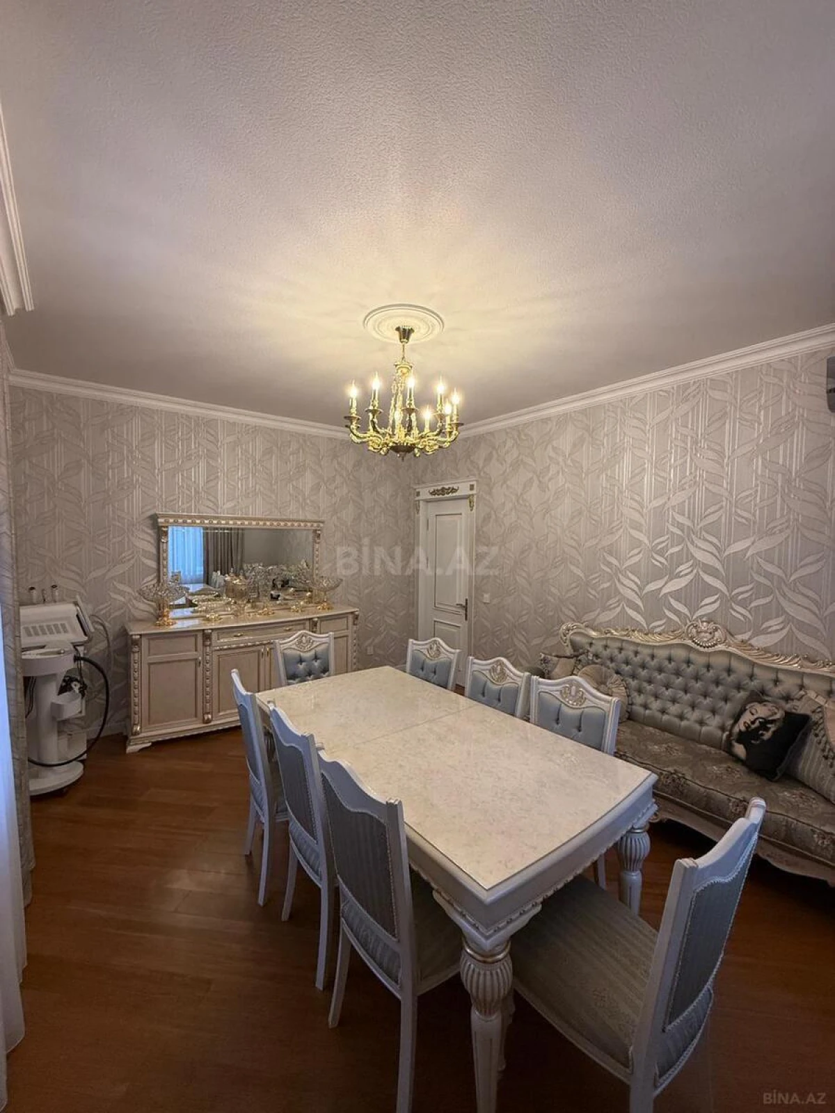 Satılır 7 otaqlı həyət evi 385 m²