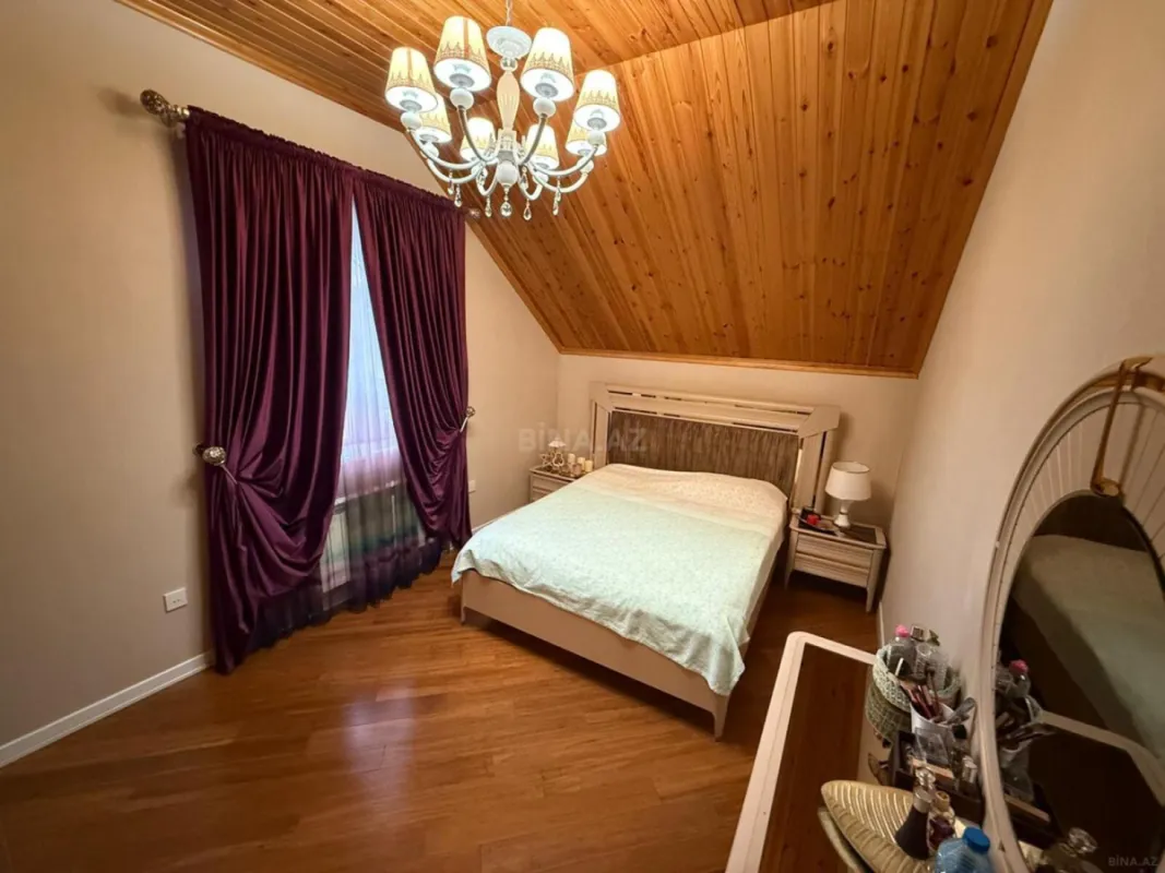 Satılır 7 otaqlı həyət evi 385 m²